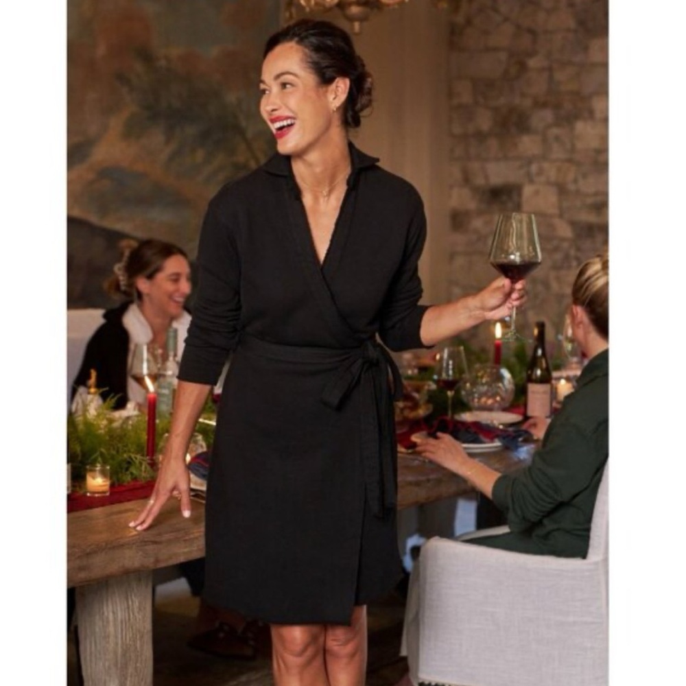 Frank & Eileen Willa
Long Sleeve Triple
Fleece Wrap Dress in
Black Size M $298